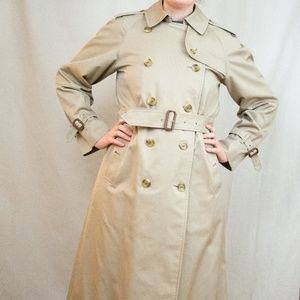 Classic Burberry Trench Coat in mint condition